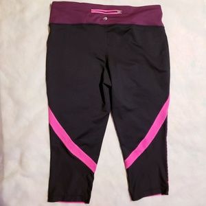 NWOT size Large Ideology Capri Workout Pants.